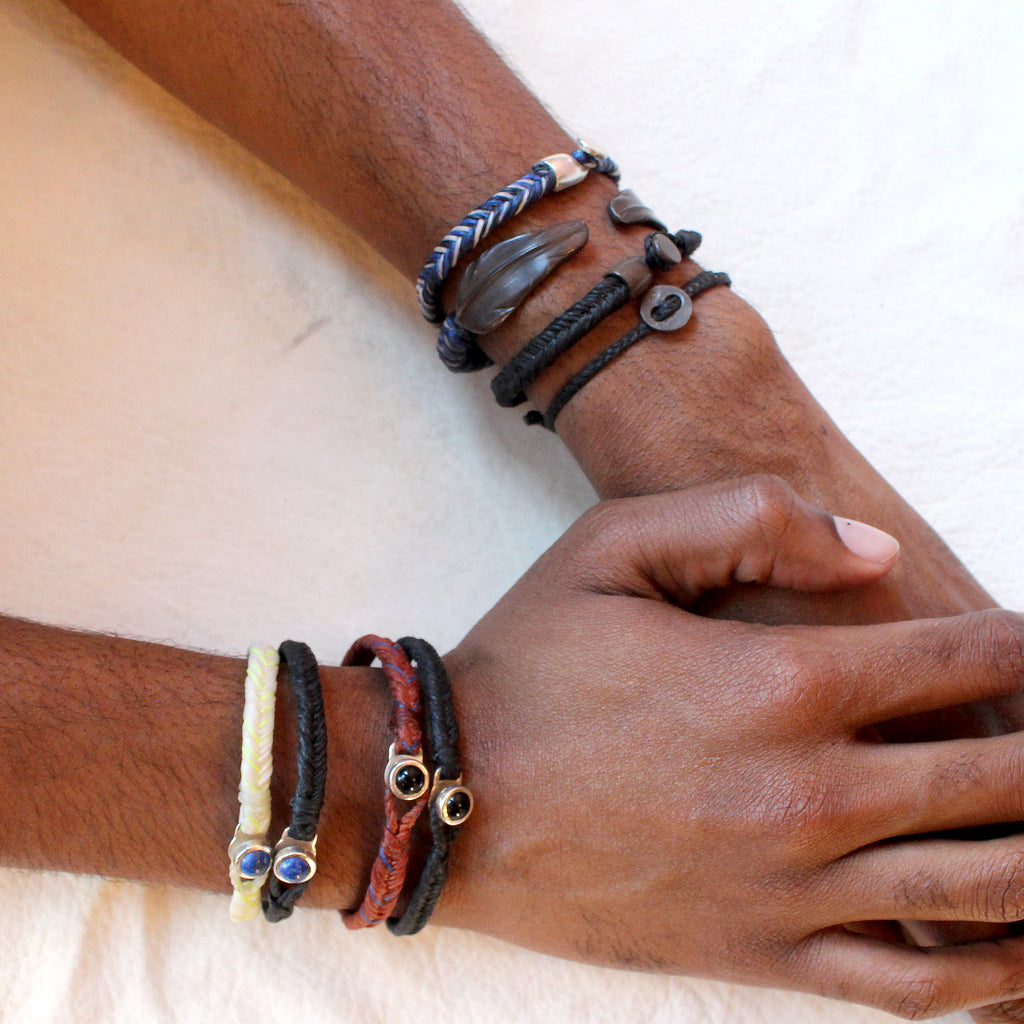 Classic Fishtail Onyx Button in Silver With Rust, Royal Blue, and Berry Fleck